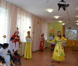 Осенний бал состоялся сегодня в доме-интернате «Теремок»