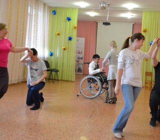 Занятия с инклюзивным танцевальным коллективом Dance – Club «INKLUSIV»