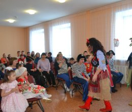 Новый год у ворот, ребятишек елка ждет!