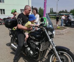 Катание на мотоциклах с байкерами