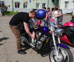 Катание на мотоциклах с байкерами