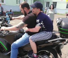 Катание на мотоциклах с байкерами