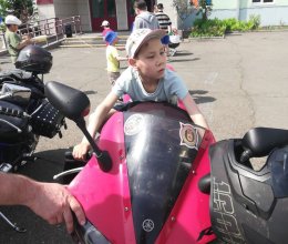 Катание на мотоциклах с байкерами