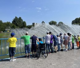 Прогулка по аллеям парка 