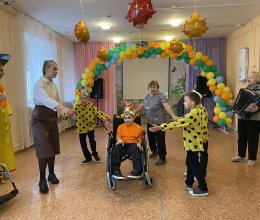 В нашем доме- интернате проходит Осенний бал