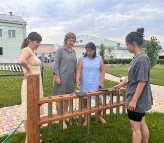 Экскурсия с родителями в сенсорный сад