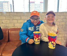 Просмотр мультфильма в подарок от наших друзей