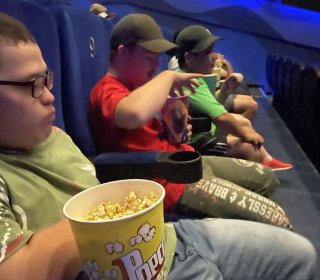 Незабываемый день с мультфильмом и попкорном 