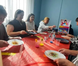 Яркие краски жизни: как цветотерапия помогает родителям особенных детей