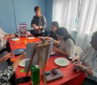 Яркие краски жизни: как цветотерапия помогает родителям особенных детей